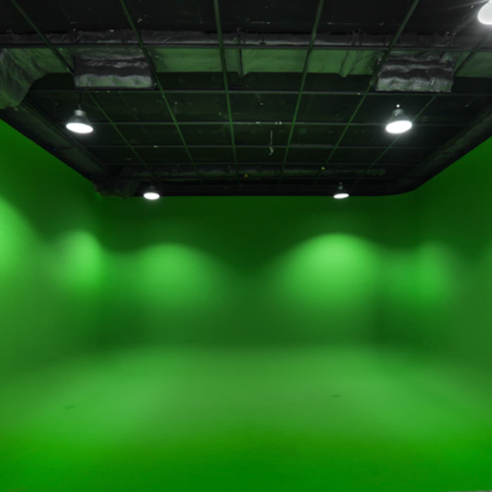 Stage 2 empty green screen studio with overhead rigging