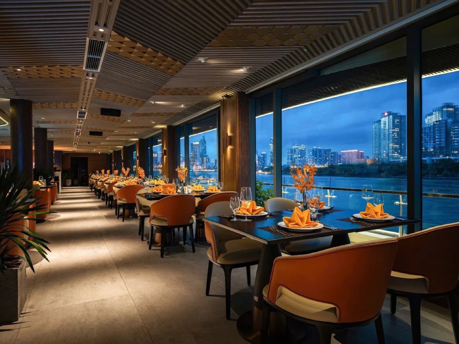 Elite of Saigon Tầng 1 dining room, tables set, no guests