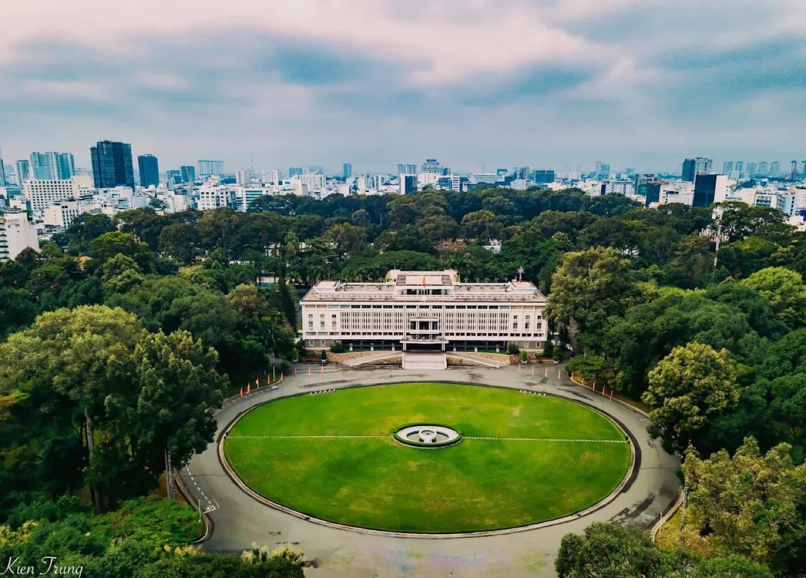 Aerial view of Independence Palace and the open lawn and gardens in front of it.